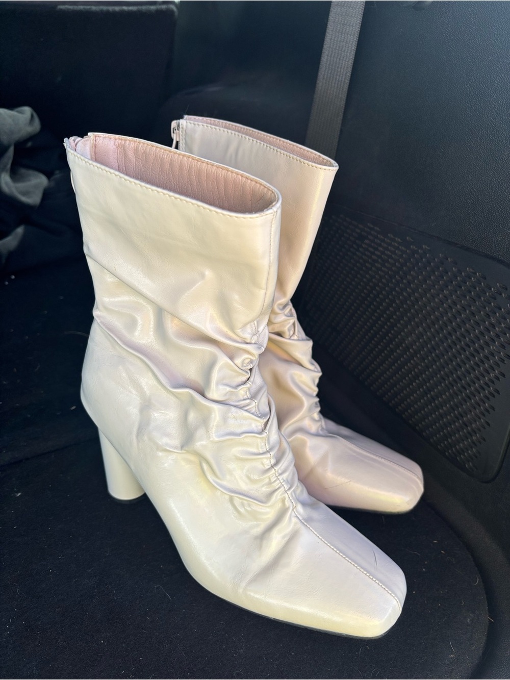 2/10$ Cream Ruched Heeled Booties Size 39 | Unique Circle Heel | Y2K Chic 🤍
